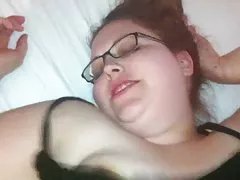 Curvy ქერა დიდი ჩახუტება Rides cock მძიმე